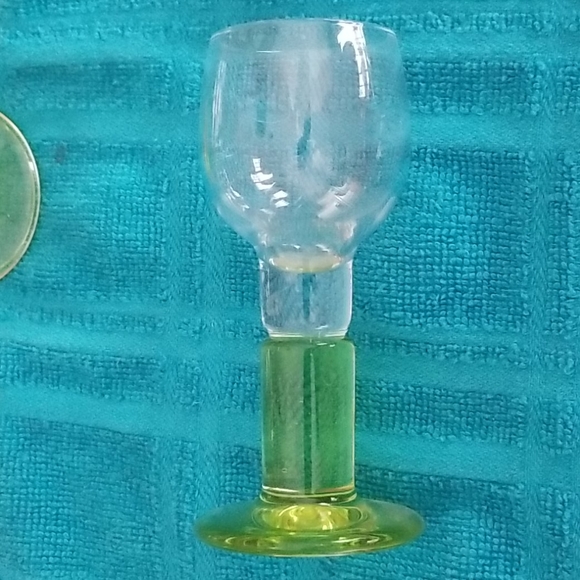 Circleware 4  goblet style shot glasses - Picture 4 of 4